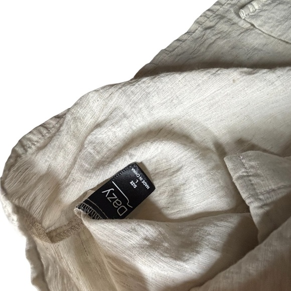 Dazy Women’s Elegant cream Button-Up Blouse Size Large - Picture 4 of 6